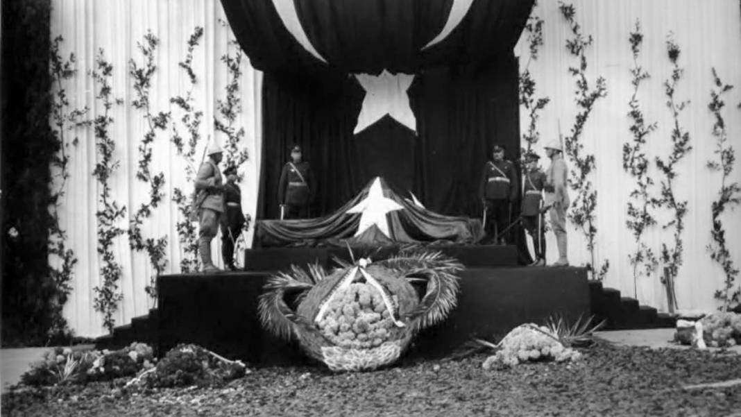 Arşivden çıkan kareler duygulandırdı: Atatürk’ün son yolculuğu adım adım görüntülendi 9